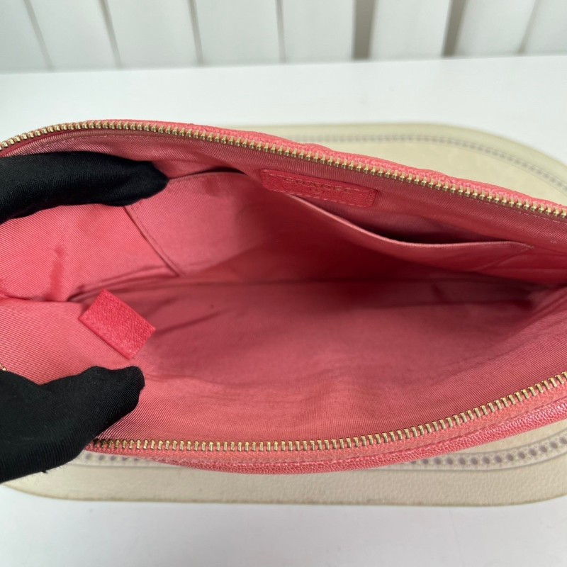 CHANE 粉色荔枝牛皮手拿包-5