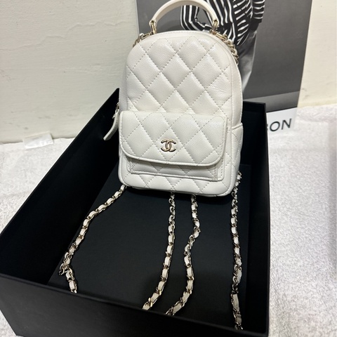 Chanel 香奈兒 粒紋牛皮淡金釦 迷你後背包（AP3753-白） ✨