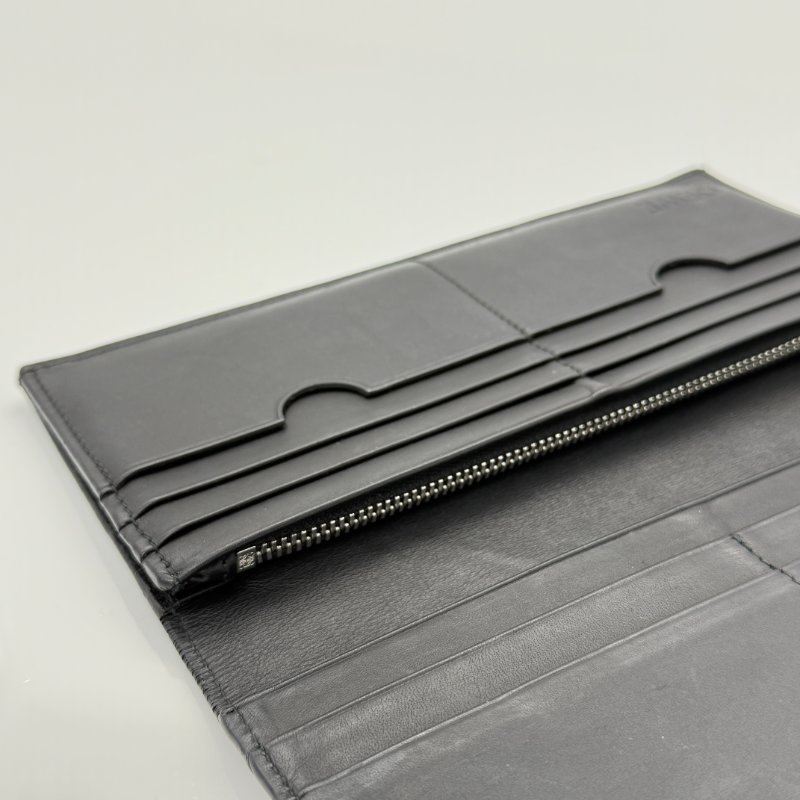 LOEWE 黑色 牛皮壓花拼接長夾-6