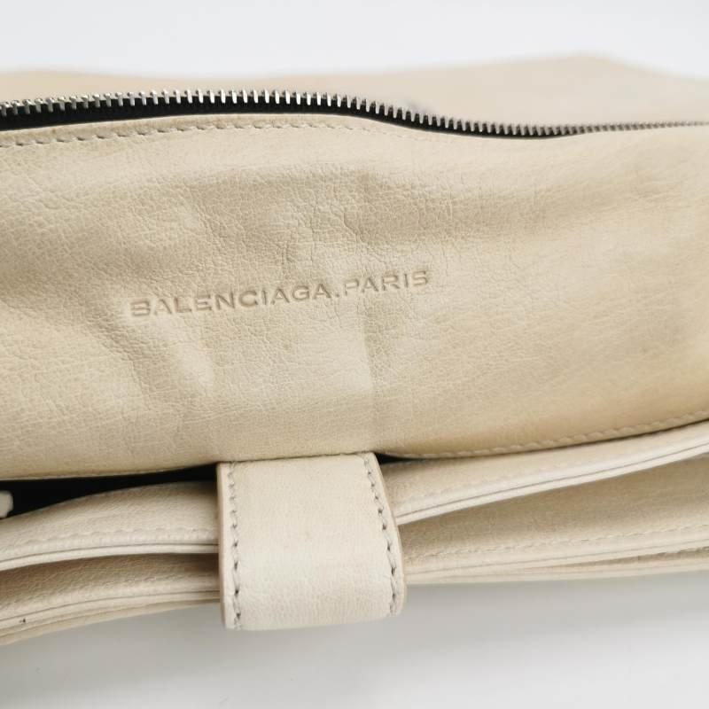 Balenciaga Le Cagole羊皮純色環形扣飾手拿包-6