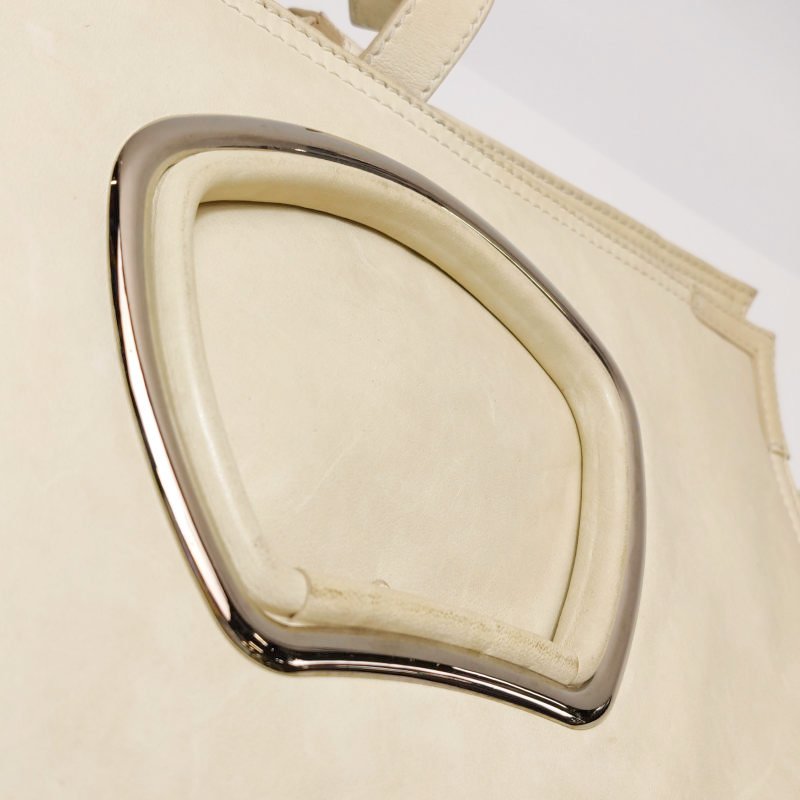 Balenciaga Le Cagole羊皮純色環形扣飾手拿包-11