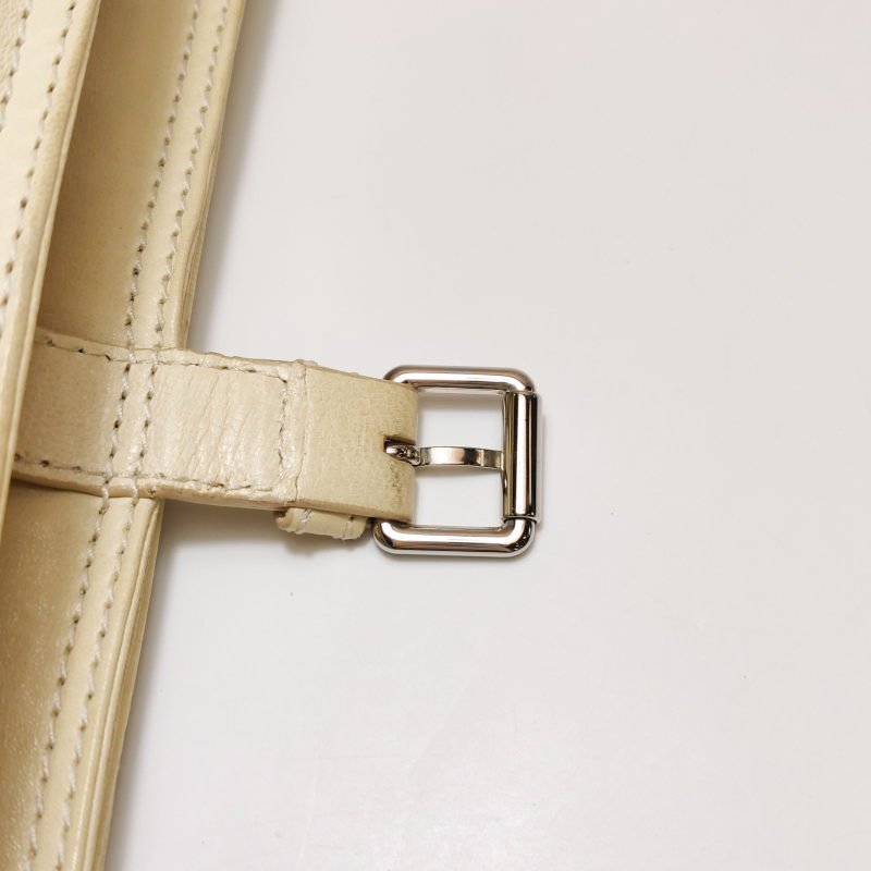 Balenciaga Le Cagole羊皮純色環形扣飾手拿包-12