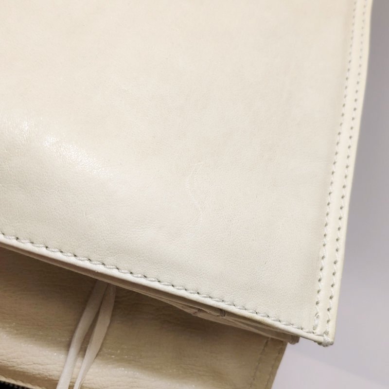 Balenciaga Le Cagole羊皮純色環形扣飾手拿包-13