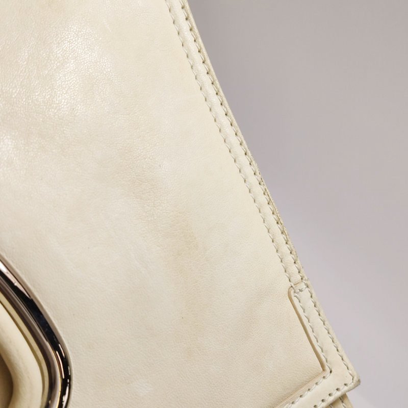 Balenciaga Le Cagole羊皮純色環形扣飾手拿包-16