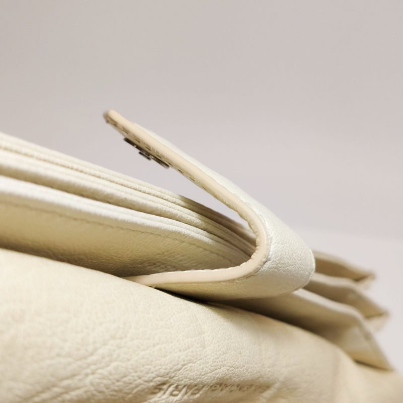 Balenciaga Le Cagole羊皮純色環形扣飾手拿包-20