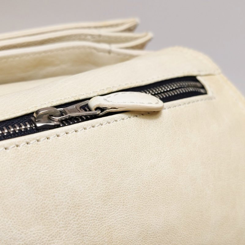 Balenciaga Le Cagole羊皮純色環形扣飾手拿包-21