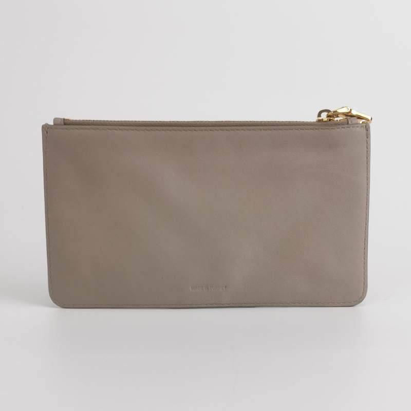 Miu Miu羊皮純色字母Logo拉鏈手拿包-3