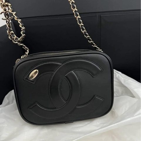 小巴黎二手名牌真品chanel 黑金 胸口 斜背 腰包 黑金 未使用