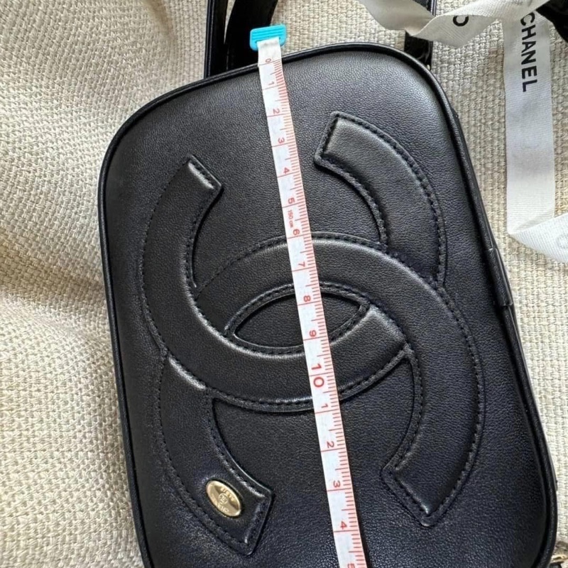 小巴黎二手名牌真品chanel 黑金 胸口 斜背 腰包 黑金 未使用-2