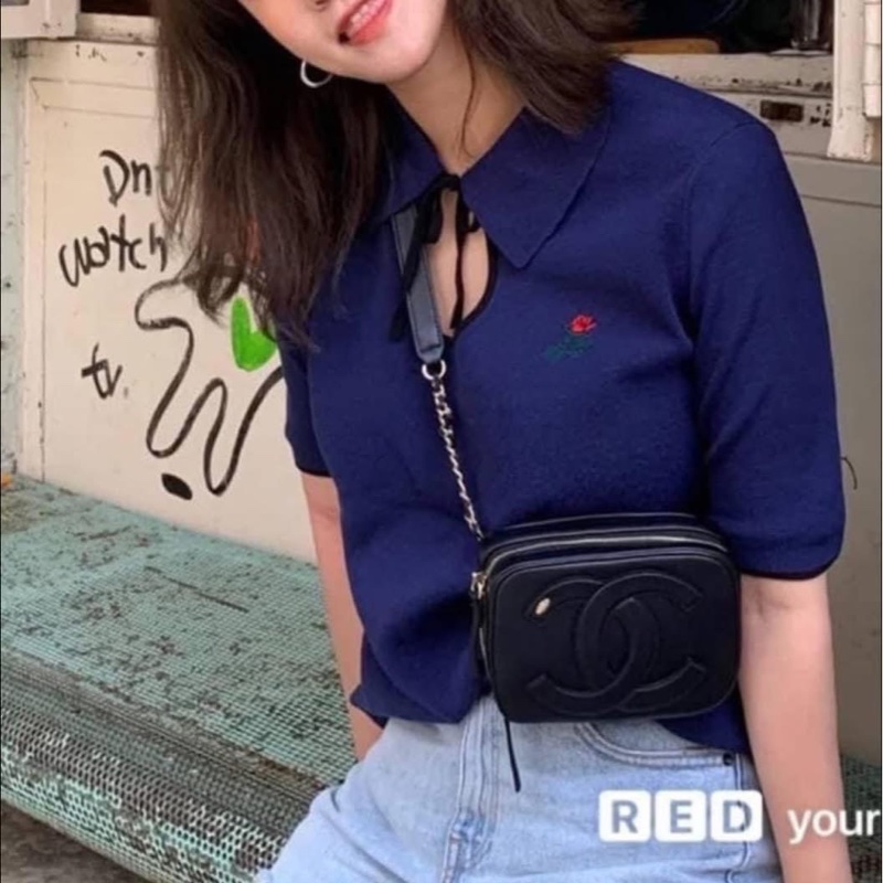 小巴黎二手名牌真品chanel 黑金 胸口 斜背 腰包 黑金 未使用-5