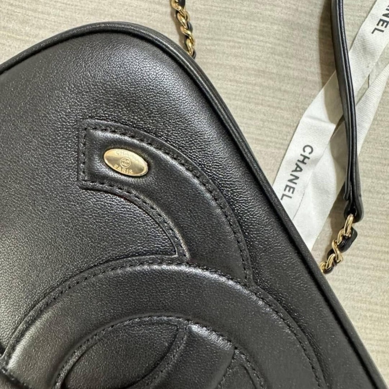 小巴黎二手名牌真品chanel 黑金 胸口 斜背 腰包 黑金 未使用-7