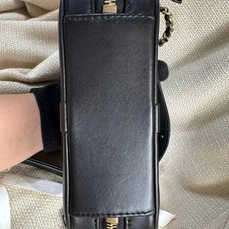小巴黎二手名牌真品chanel 黑金 胸口 斜背 腰包 黑金 未使用-17