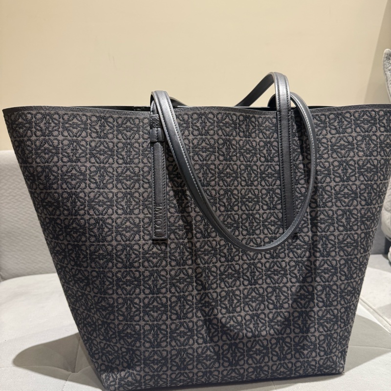 Loewe 黑色立體品牌LOGO紋繡包面大托特-0