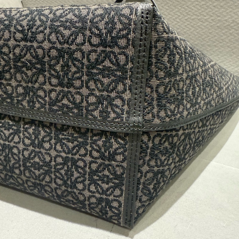 Loewe 黑色立體品牌LOGO紋繡包面大托特-9