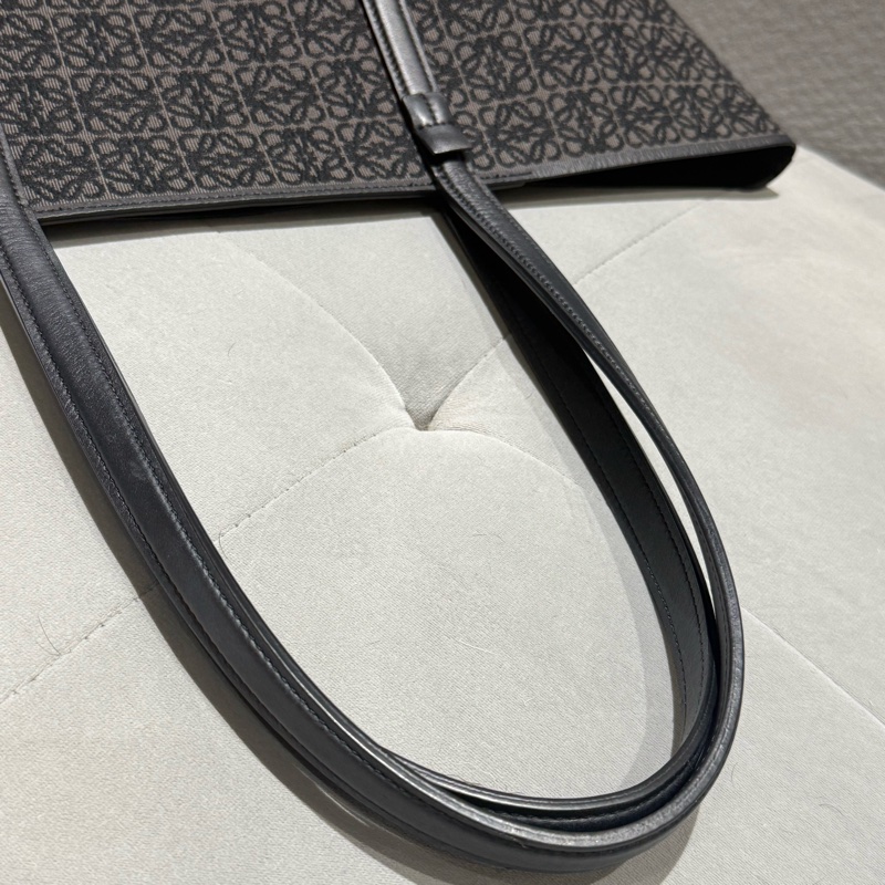 Loewe 黑色立體品牌LOGO紋繡包面大托特-13