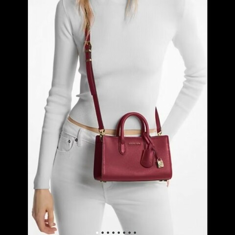 Michael Michael Kors
Scarlett satchel bag