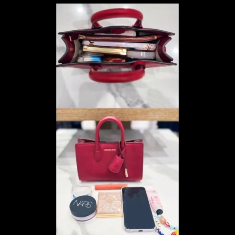 Michael Michael Kors
Scarlett satchel bag-6