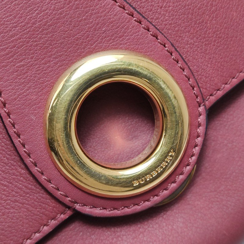 Burberry牛皮純色字母Logo斜挎包單肩包-9