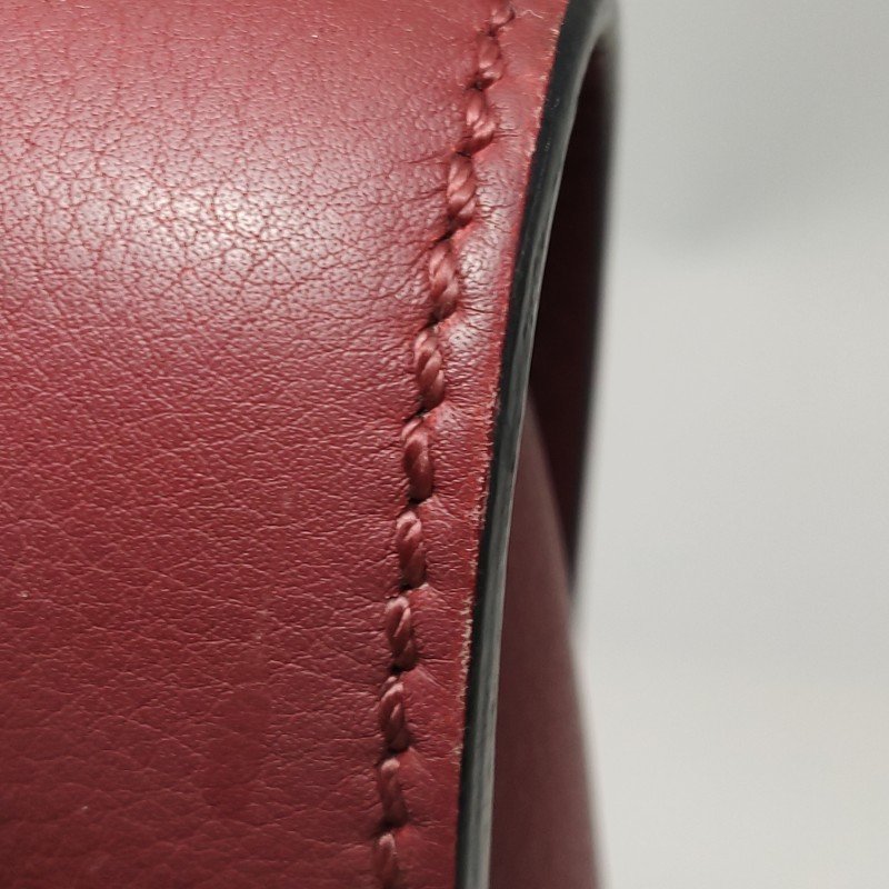 Burberry牛皮純色字母Logo斜挎包單肩包-12