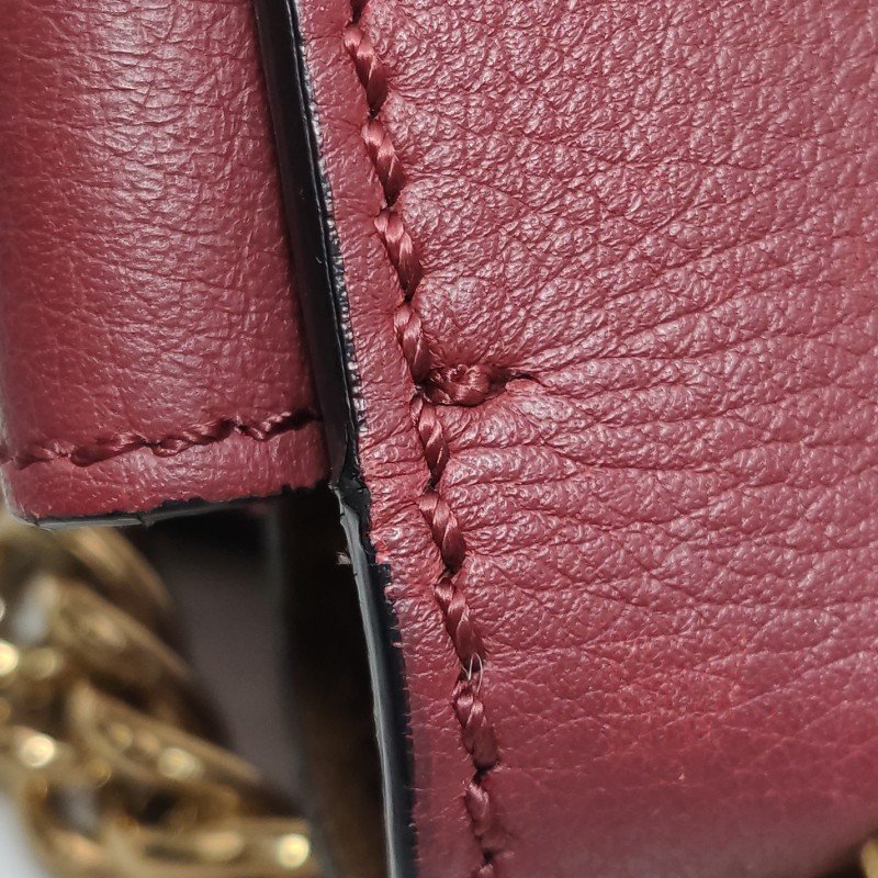 Burberry牛皮純色字母Logo斜挎包單肩包-14