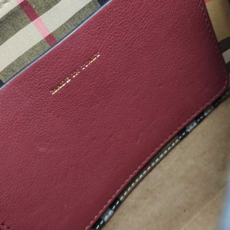 Burberry牛皮純色字母Logo斜挎包單肩包-18