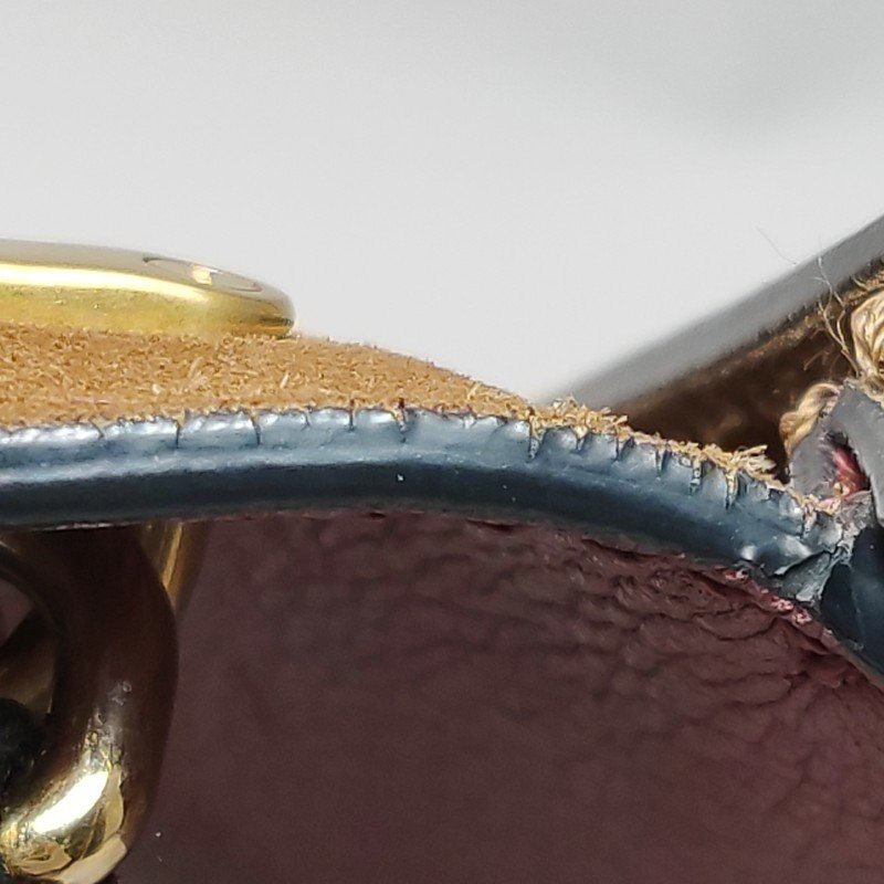 Burberry牛皮純色字母Logo斜挎包單肩包-19