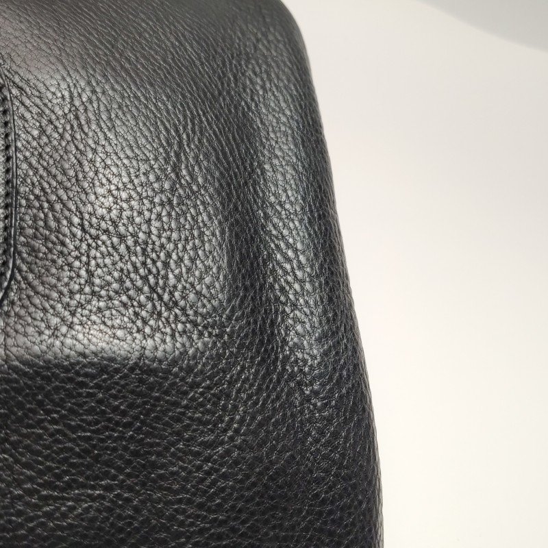 Burberry牛皮純色字母Logo金屬扣斜挎包-10