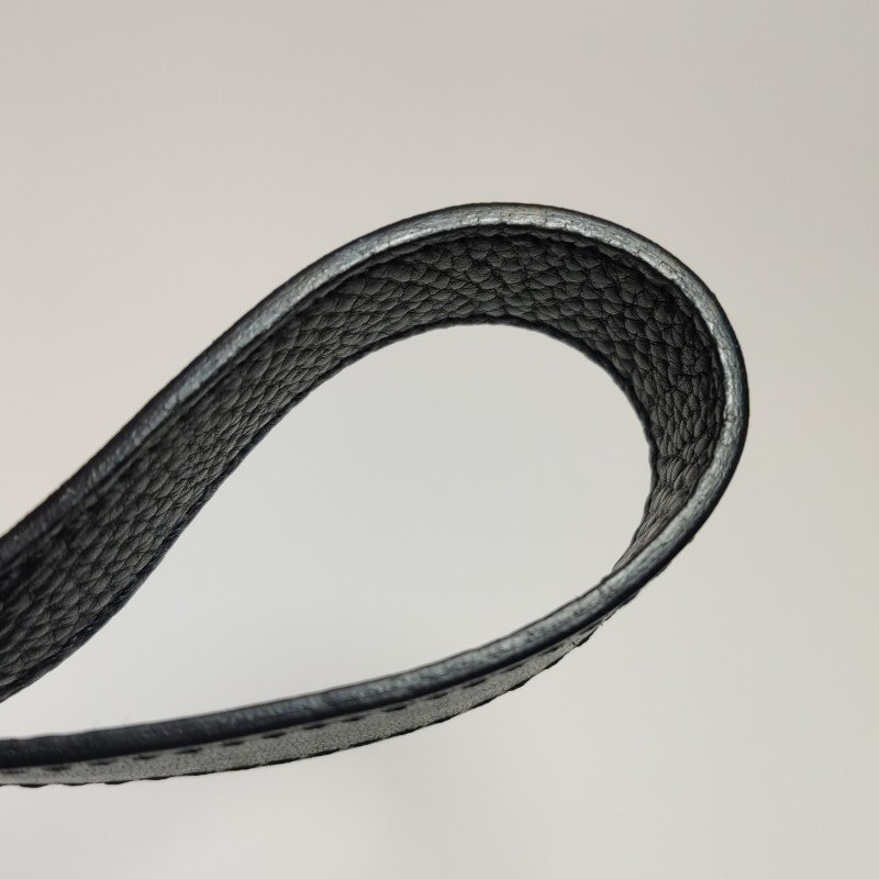 Burberry牛皮純色字母Logo金屬扣斜挎包-19