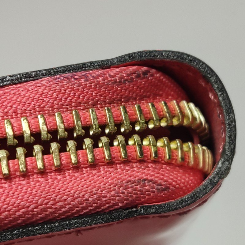LouisVuitton (LV) Zippy漆皮純色壓紋老花環繞式拉鏈錢包-10