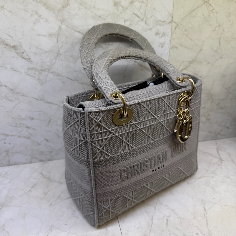 DIOR灰色立體刺繡黛妃包-2