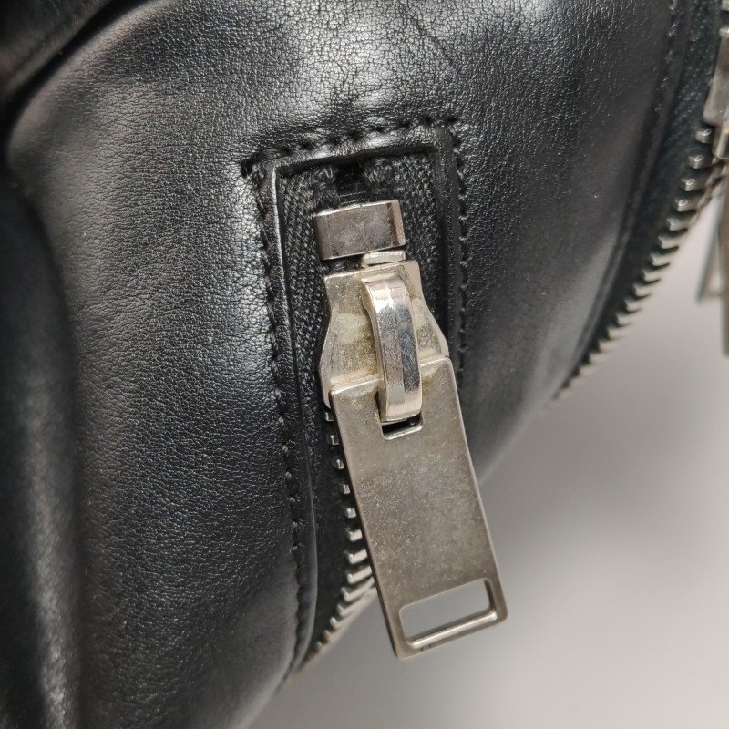 Saint Laurent Rider牛皮純色拉鏈斜挎包-10