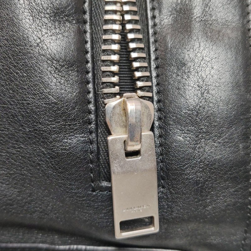 Saint Laurent Rider牛皮純色拉鏈斜挎包-11
