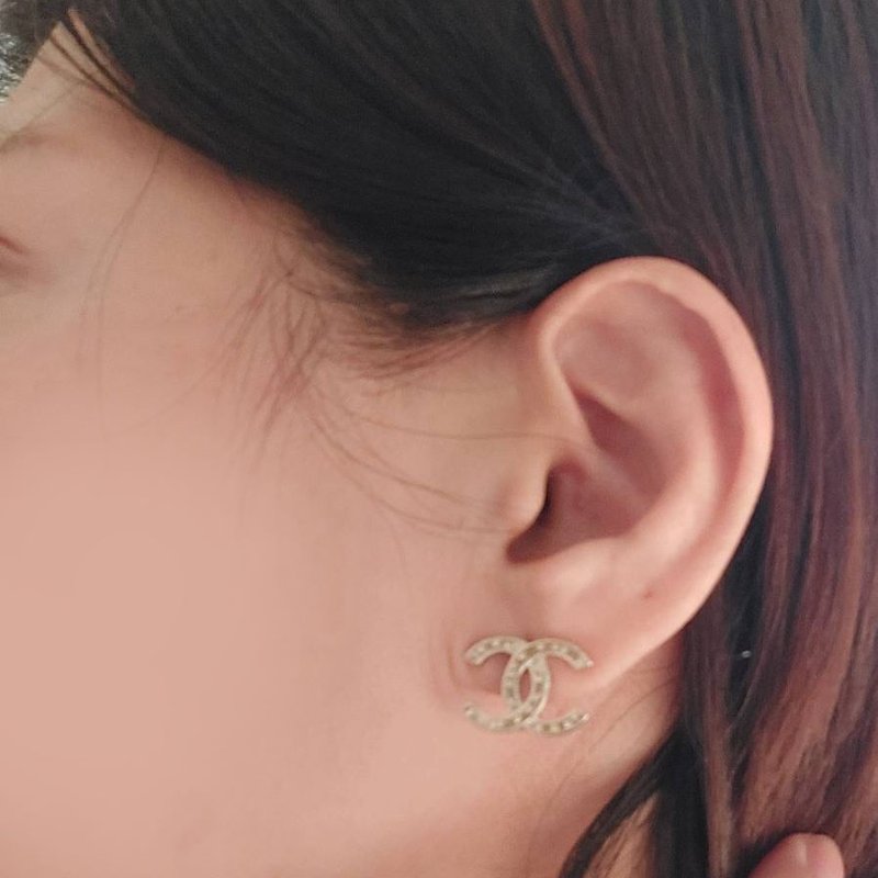 Chanel 香奈兒 25B 金色雕花 🎀實品拍照🎀 CC耳針 耳環 耳釘(全新)僅拍照-1