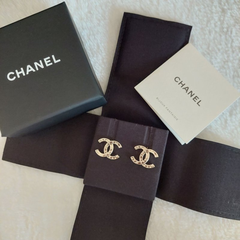 Chanel 香奈兒 25B 金色雕花 🎀實品拍照🎀 CC耳針 耳環 耳釘(全新)僅拍照-4