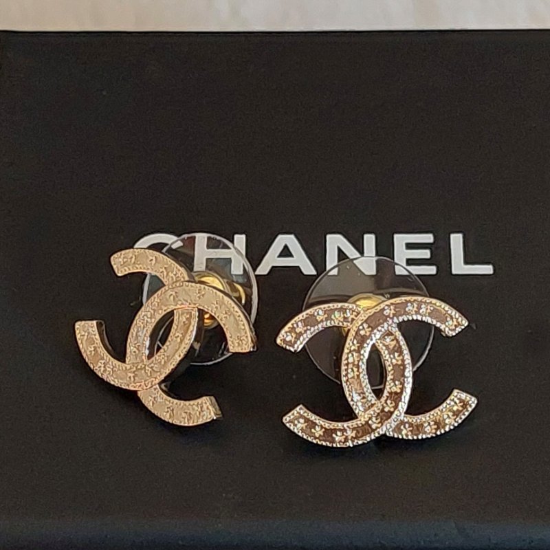Chanel 香奈兒 25B 金色雕花 🎀實品拍照🎀 CC耳針 耳環 耳釘(全新)僅拍照-8