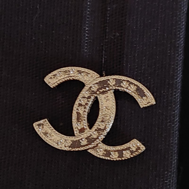 Chanel 香奈兒 25B 金色雕花 🎀實品拍照🎀 CC耳針 耳環 耳釘(全新)僅拍照-10