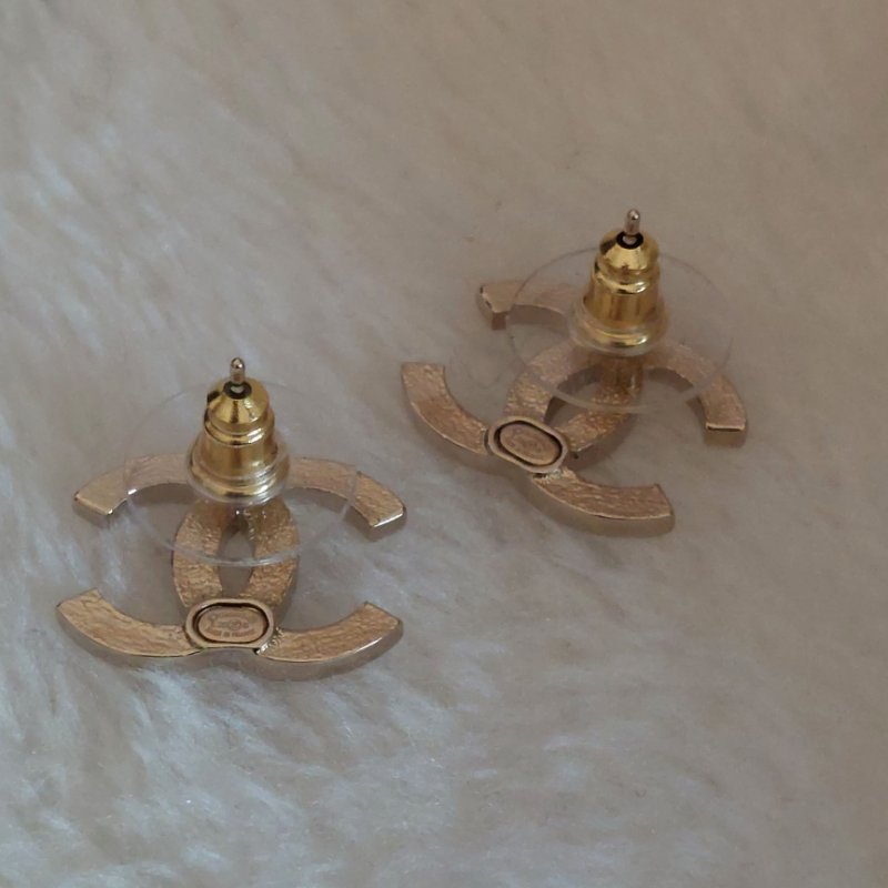 Chanel 香奈兒 25B 金色雕花 🎀實品拍照🎀 CC耳針 耳環 耳釘(全新)僅拍照-19