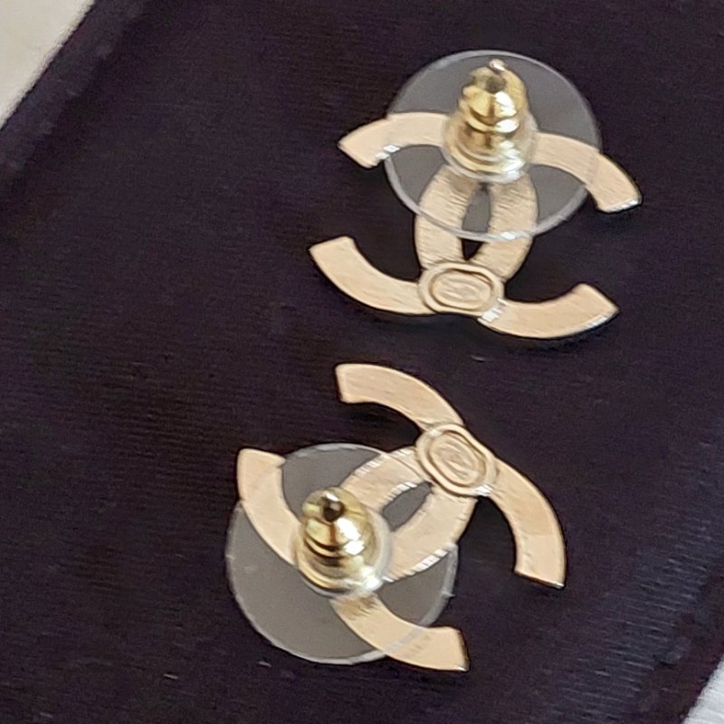 Chanel 香奈兒 25B 金色雕花 🎀實品拍照🎀 CC耳針 耳環 耳釘(全新)僅拍照-22