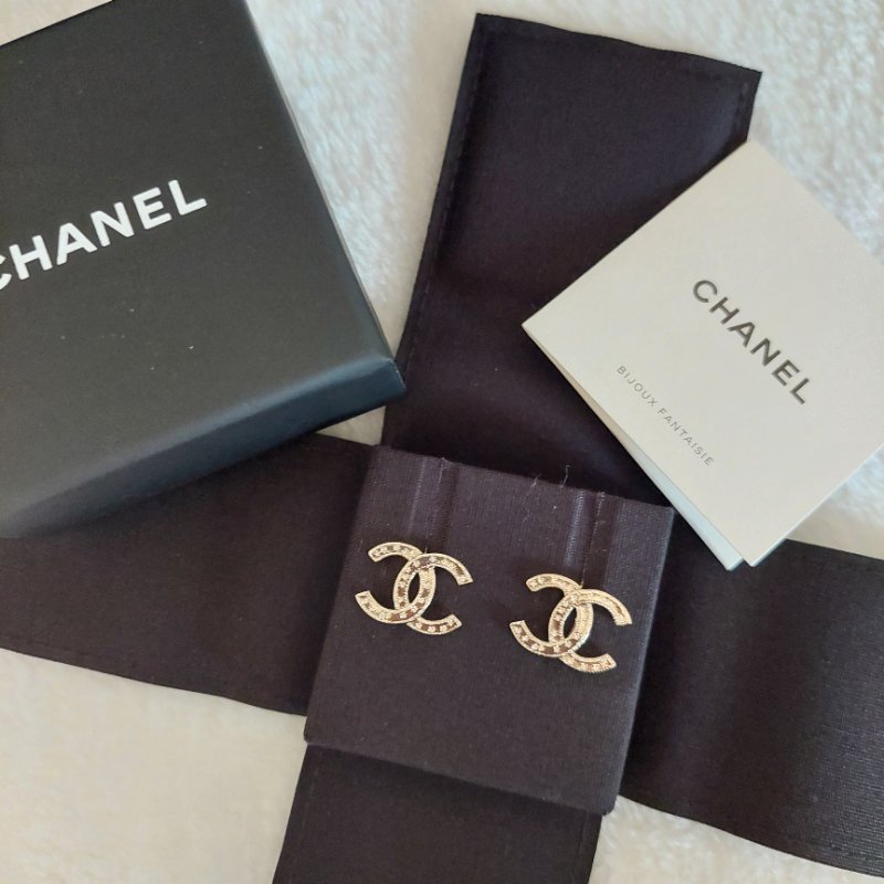 Chanel 香奈兒 25B 金色雕花 🎀實品拍照🎀 CC耳針 耳環 耳釘(全新)僅拍照-23