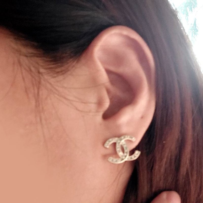 Chanel 香奈兒 25B 金色雕花 🎀實品拍照🎀 CC耳針 耳環 耳釘(全新)僅拍照-30