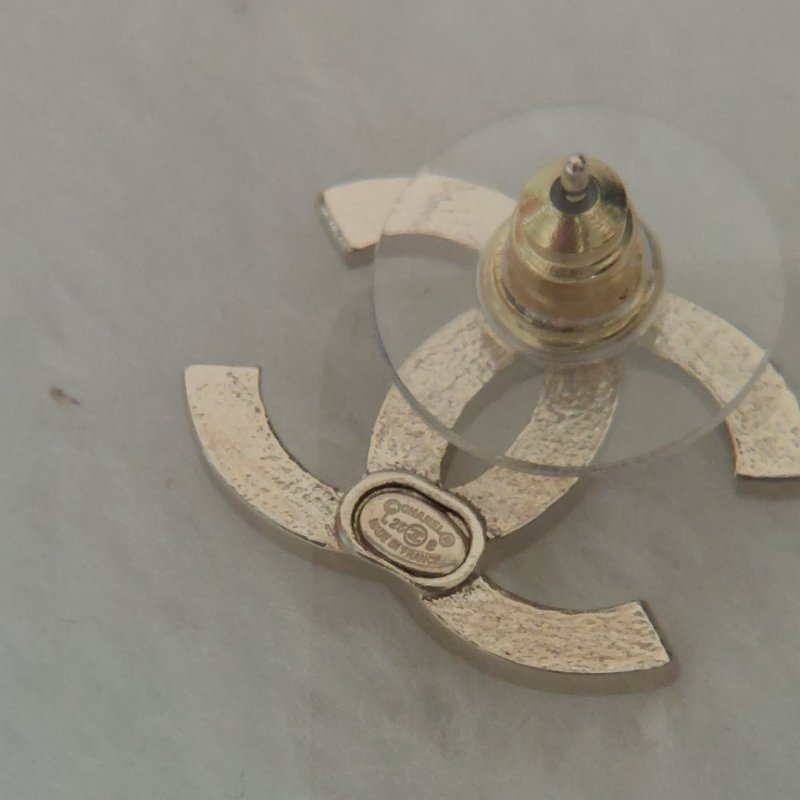 Chanel 香奈兒 25B 金色雕花 🎀實品拍照🎀 CC耳針 耳環 耳釘(全新)僅拍照-36