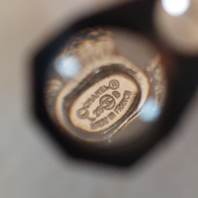 Chanel 香奈兒 25B 金色雕花 🎀實品拍照🎀 CC耳針 耳環 耳釘(全新)僅拍照-37