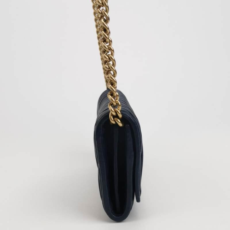 Miu Miu羊皮純色字母Logo褶皺斜挎包單肩包-3