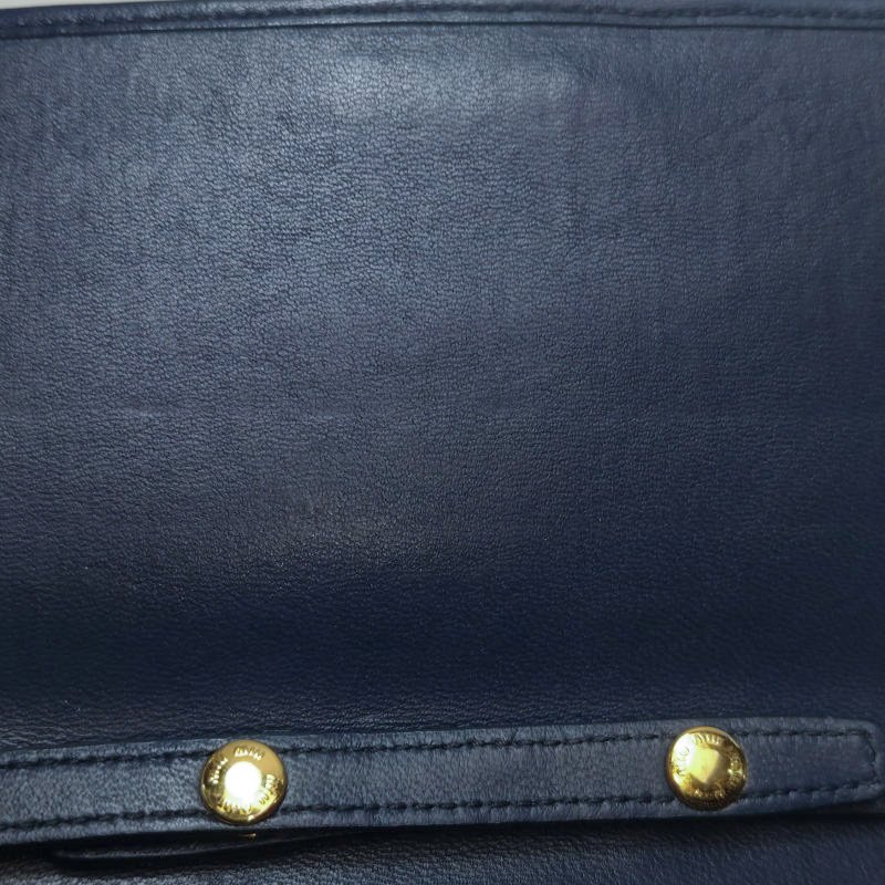 Miu Miu羊皮純色字母Logo褶皺斜挎包單肩包-15