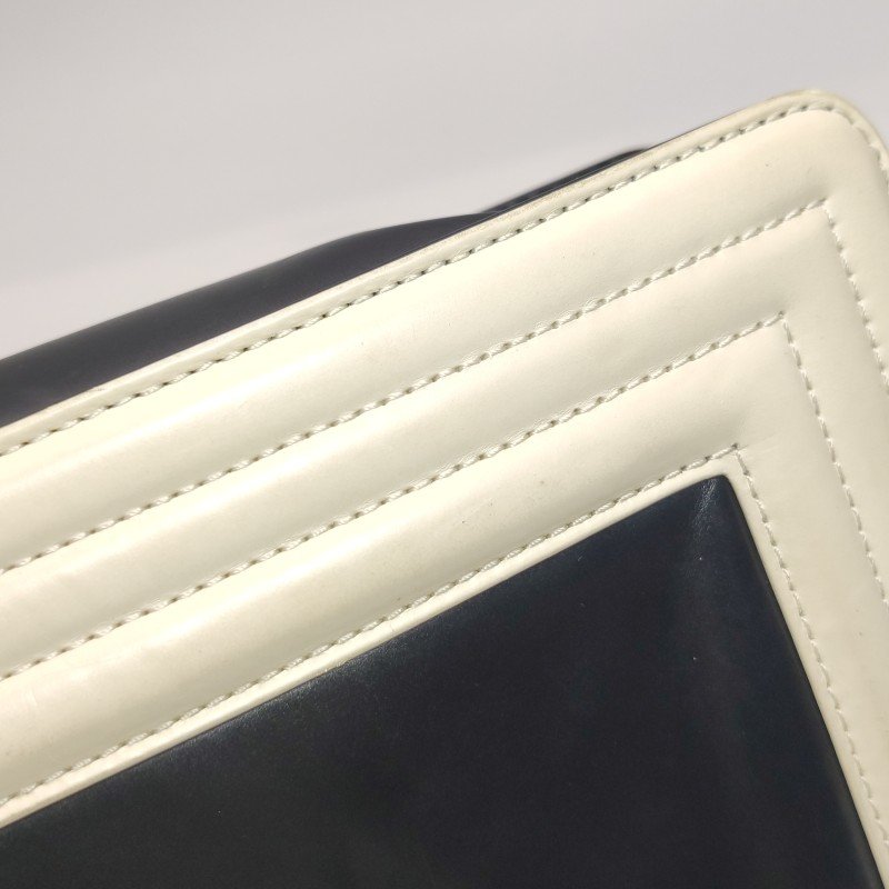 Chanel Leboy季節限定款中號牛皮撞色方形雙C鎖扣單肩包-21