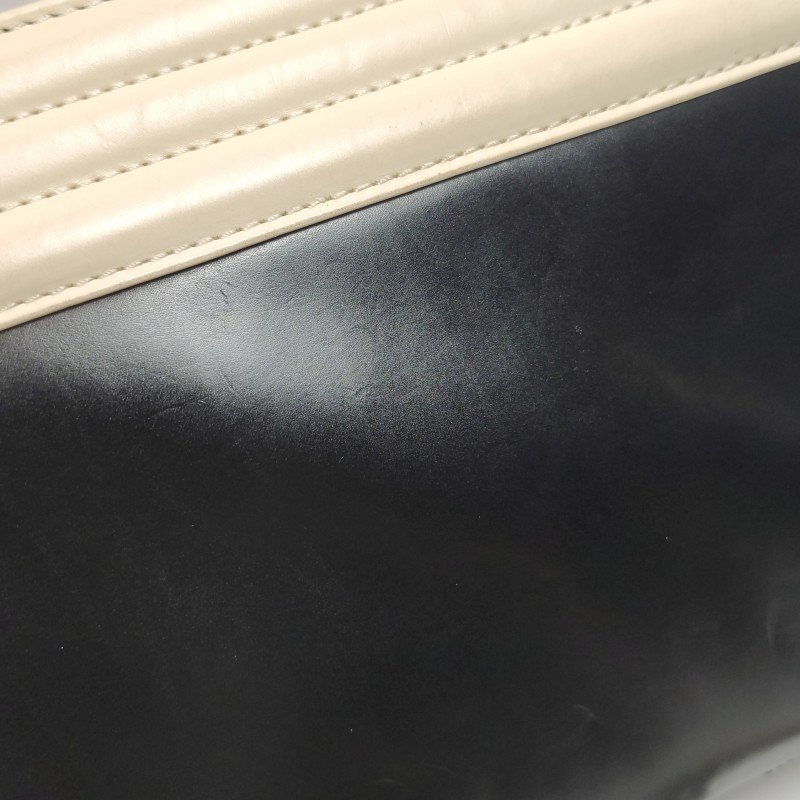 Chanel Leboy季節限定款中號牛皮撞色方形雙C鎖扣單肩包-23