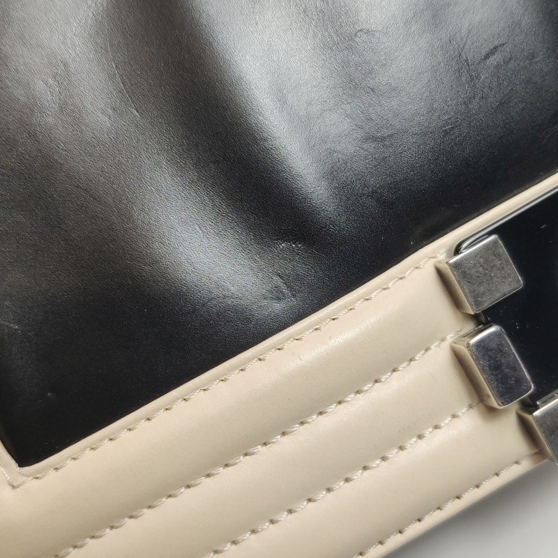 Chanel Leboy季節限定款中號牛皮撞色方形雙C鎖扣單肩包-26