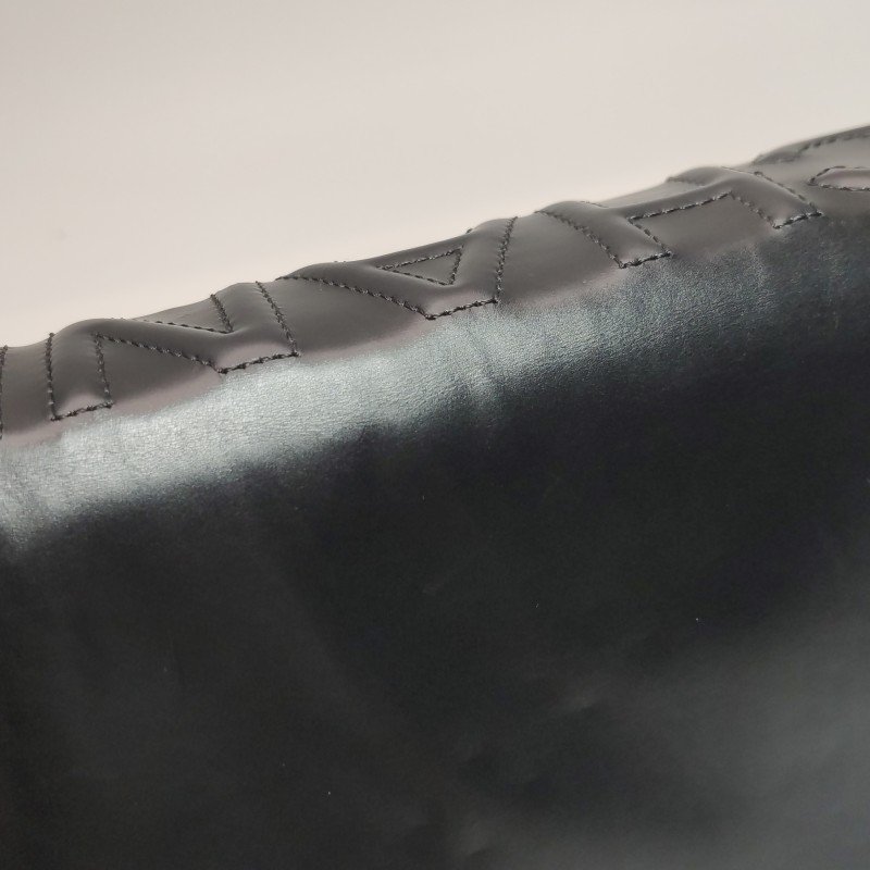 Chanel Leboy季節限定款中號牛皮撞色方形雙C鎖扣單肩包-28