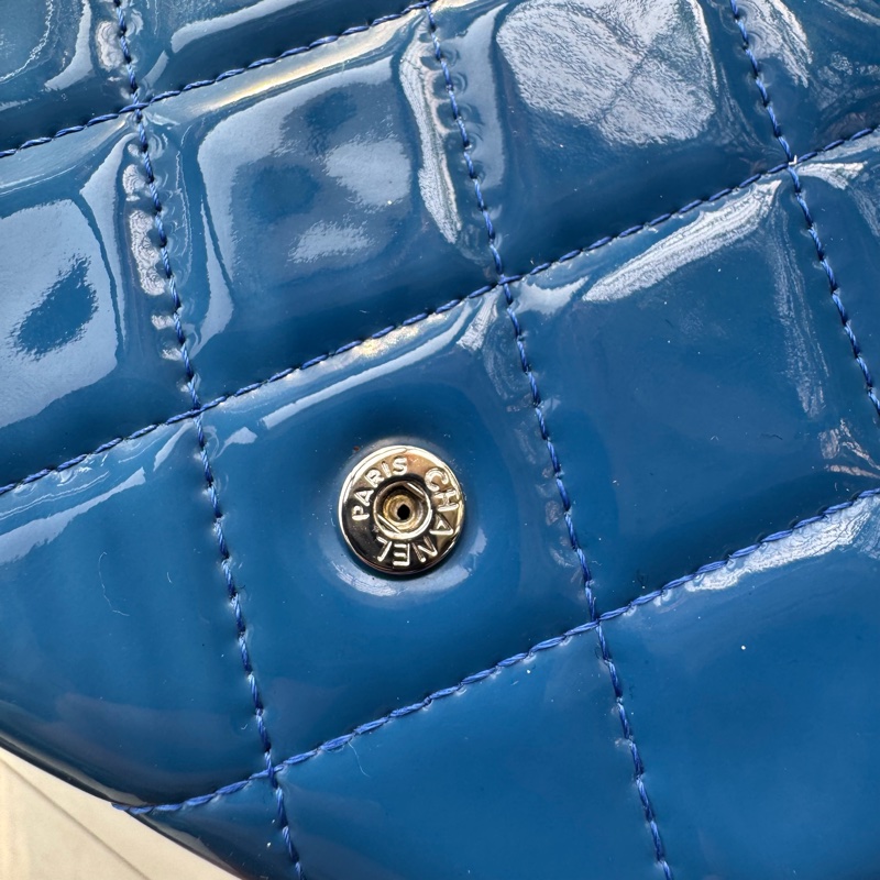 Chanel 香奈兒CF漆皮藍色長銀包-5