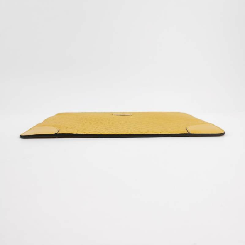 Gucci牛皮純色皮標字母Logo手拿包-4